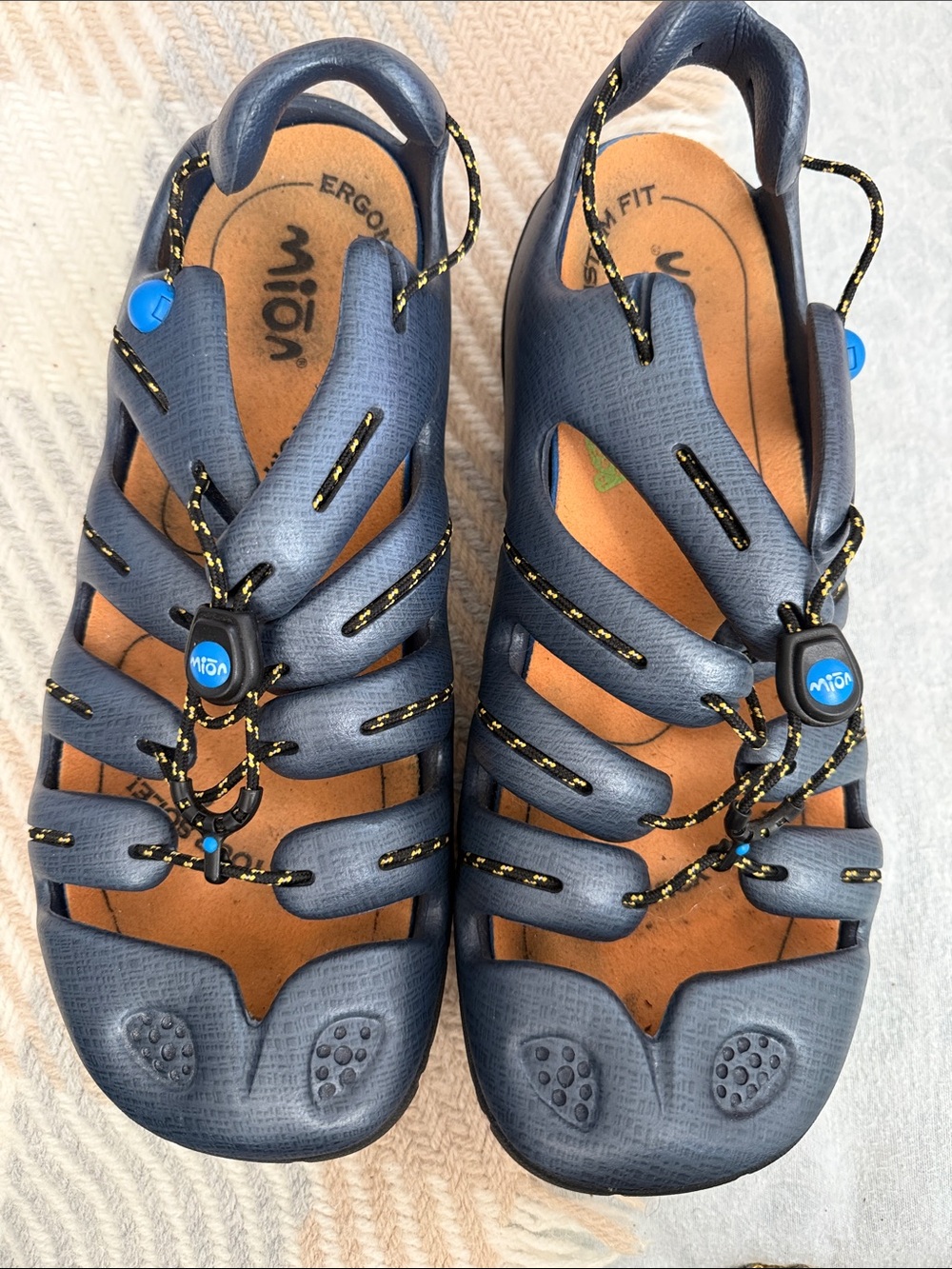Vionic Blue and Black Adjustable Bungee Men's Sandals